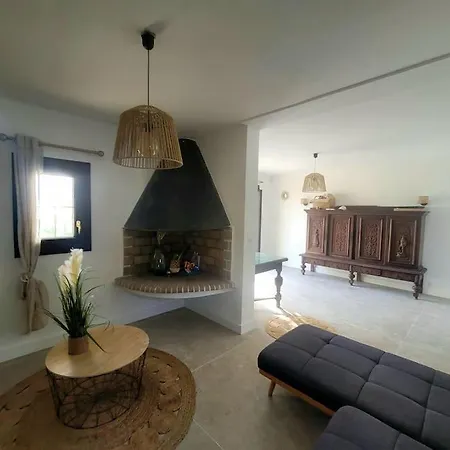 Villa Au Bord De La Acces Direct A La *