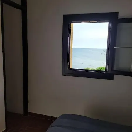 Au Bord De La Acces Direct A La *