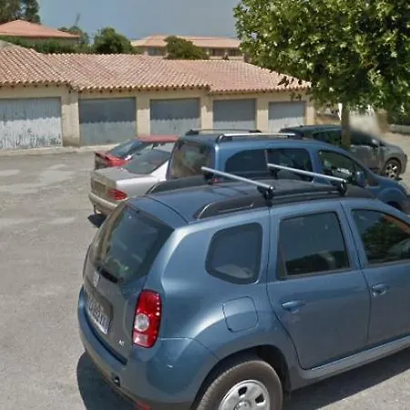 Au Bord De La Acces Direct A La *
